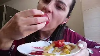 ЖАРЕНАЯ картошка с БОЧКОВЫМИ помидорами. ОЧЕНЬ ВКУСНО!