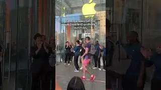 iPhone 17 Launch Day: Tim Cook @ Apple Store 5th Ave