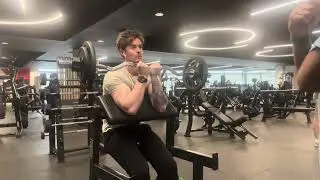 Arm work out close grip 