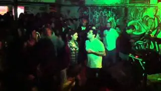 banda CRIATUA  no palquinho ufscar-- cover manguetown  chico science maracatu+rock