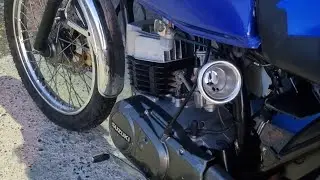 Dos ax100 muy enfierradas corriendo por la calle y la playa 