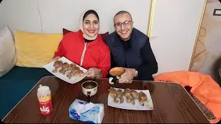 تحدى اكل 10 دبابيس فراخ مع بابا والعقاب دمار😱😂