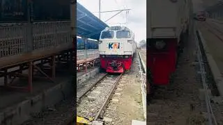 Lihat kereta api Indonesia distasiun Jakarta Kota #keretaapi #railway #shorts #train