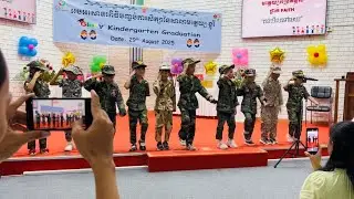 គន់មើលទៅមេឃ ( ក្រុមទំពាំងស្នងឭស្សី ) 
