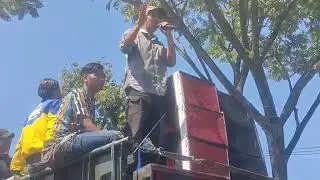 Orasi Demonstran di Halaman Gedung DPRD Kabupaten Pangandaran