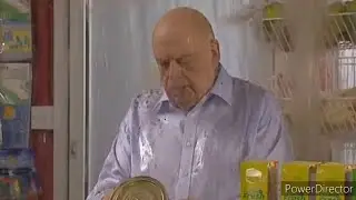 Classic Corrie - Fred Elliot Gets Soaked At Corner&nbsp;Shop (9th May 2005 Part 2*Original Date)