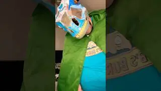 The￼ lizard man tell you your future ￼becoming rich and famous