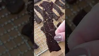 Хватит тратить деньги! Попробуйте этот рецепт вяленой говядины с чёрным перцем! #копчёный #рецепт...