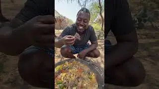 Hadzabe Preparing Meat with Stone Blade #Hadzabe #StoneBlade #WildMeat #PrimitiveCooking #shortsfeed