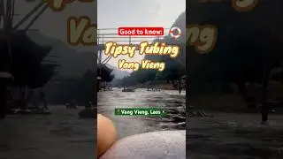 In einem Schwimmring von Bar zu Bar? Tipsy Tubing in Laos sollte auf deine Bucketliste.🛟🤝
