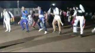 Danza Aaron: en palos santo.