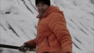 Снегорез для уборки снега с крыши.
