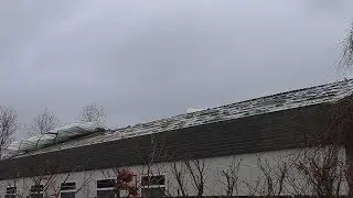 03-01-2018 Stormwind rukt dak van bedrijfpand Butendykswei Engwierum
