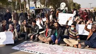 Students protest against taking exam in Pakistan 2021 Urdu | Hindi
