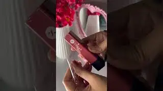 Sugar Lip Oil Review #shorts #lipoil #lipgloss #makeup #lipstick #review #makeuplover #trending ..