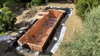 D&eacute;couvrez le chantier d'une piscine naturelle en bois immerg&eacute; r&eacute;alis&eacute;e par notre partenaire du Gard