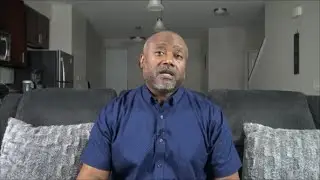 Женщины читают глаза и рот мужчины