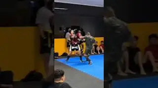 Бой любитель против профессионального боксера 😳 Заканчивается БЫСТРО!