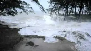 Breaking Waves, hide tide, Nightcliff NT
