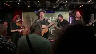 Lachlan Bryan & the Wildes /&ldquo; churches & bars&rdquo;