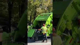 Fast Recycle Truck #rearloader #garbagetruck #recycling