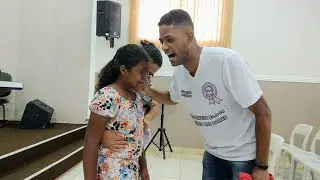 CRIANÇAS SÃO BATIZADAS COM O ESPÍRITO SANTO E DEUS TOMA TODA HÁ IGREJA COM SUA PRESENÇA