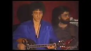 Τηλεφώνησέ Μου Ίσως - Καρράς, Τζέψεν & ΡΕΜ