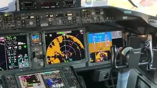 A QUICK TOUR OF THE BOEING 777 COCKPIT ✈️👨&zwj;✈️💺