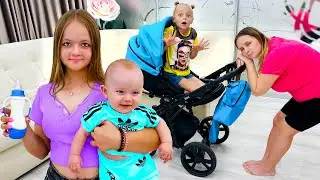 СТАРШАЯ СЕСТРА стала Мамой для МЛАДЕНЦА! Младшая сестра Ухаживает за МАЛЬЧИКОМ! Лера и Маргарита