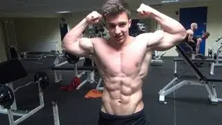 Brustmuskeltraining mit Tim - 17 j&auml;hriger Natural Bodybuilder trainiert Brust KARL-ESS.COM