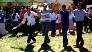 sultan köyü 2012 senliğinden halaylar...