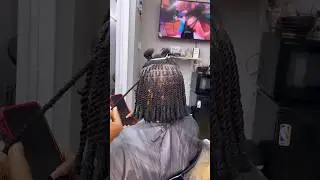 Would yah like to learn my method for Invisible Locs?🤔  FLStylist: @char_thestylist