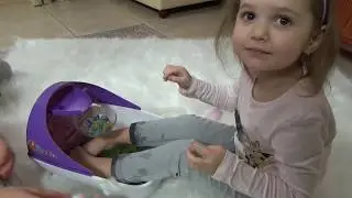Катя и игрушечный Спа для девочек