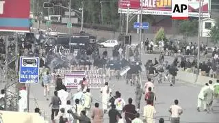 Supporters of Pakistani cleric Tahir Ul Qadri clash with police as they near airport, clean pictures