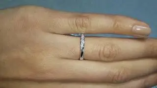 Twisted Centre Pave Diamond Set Wedding Ring :: RX 4030