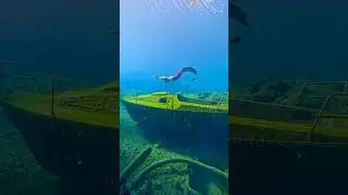 🩵🚤💭 #underwater #sunkenboat #freediver #freediving #asmr #asmrsounds #scubasounds