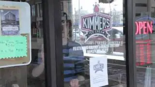 Dog Buying Ice Cream? (www.imin.com)
