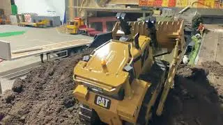 rc cat dozer 3D printed moving dirt