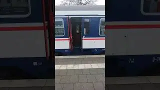 T&uuml;rschlie&szlig;vorgang Bnrdzf n-Wagen Einzelt&uuml;r (au&szlig;en) am 26.03.24 Krefeld Oppum Bahnhof #d&uuml;wag #nwagen