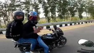Pulsar 125 With pillion Vs Splendor Plus || Long Race || Shoking Results || Highway Top End