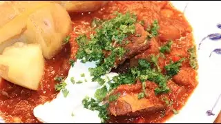 Ungarsk gullasch -  Krydret gullasch m. braiseret k&oslash;d, paprika & peberfrugt - Opskrift # 211