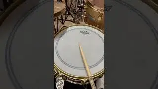 Tama Starclassic 14x6,5 Walnut/Birch Limited Edition. Remo Powerstroke3 Coated drumheads