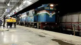 Bhubaneswar Mumbai Konark Express entering Solapur Railway station : Indian Railways