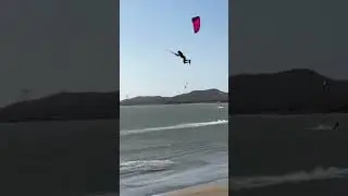 GIRL CRASH ON BIG LOOP  ! #kitesurf RF #VIRAL #reels #kitegirl