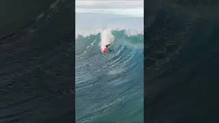 Nice SHALLOW Spitter at Pipeline #surfing