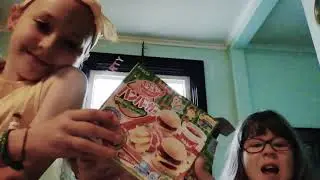 the gross hamburger 😣😬🤮🤢