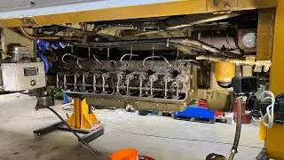 Kromhout-Werkspoor-Verheul | RET 770 cilinderkoppen trekken van Kromhout 6HT117 motor