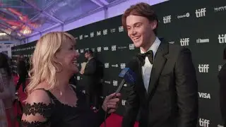 Dal&iacute;land Red Carpet Interviews | TIFF 2022 Closing Night Film | Out There with Melissa DiMarco