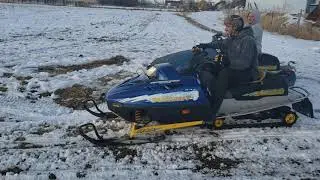 Skidoo snowmobiles 670 Summit X stock vs twin race pipes video 1