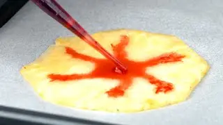 Se tagli l'ananas così sottile, dopo 90 minuti otterrai dei fiori